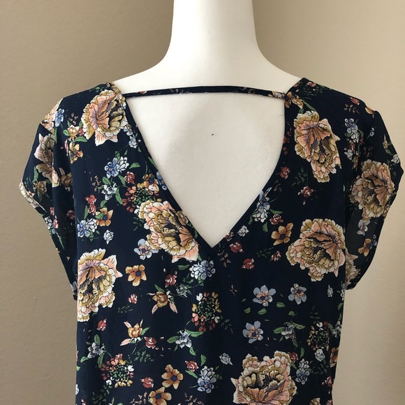 Halogen Double V-neck Top Navy Floral NWT - Picture 7 of 7